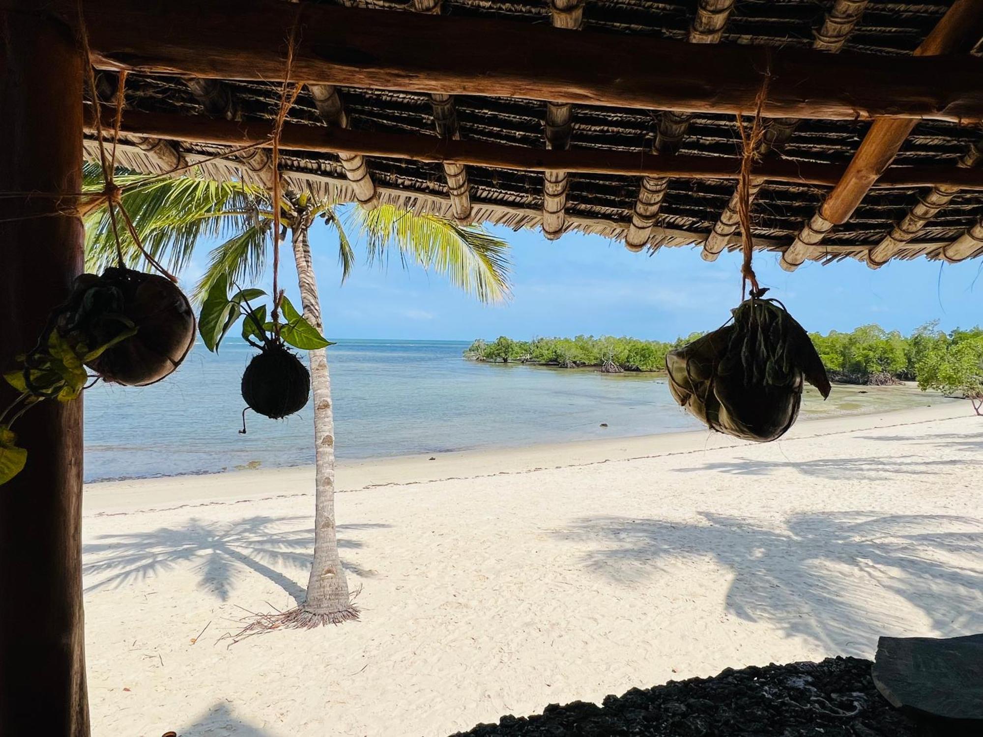 Mwazaro Beach Lodge Shimoni Buitenkant foto